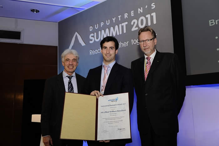 International Dupuytren Award 2011: Oliver Donaldson receives the Award in the category Clinical Research